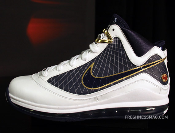air-max-lebron-vii-white-navy-gold-01
